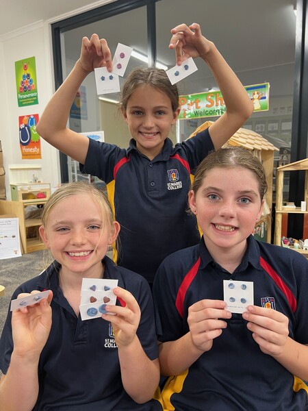 CHILDREN'S UNI > Earring making workshop 2.