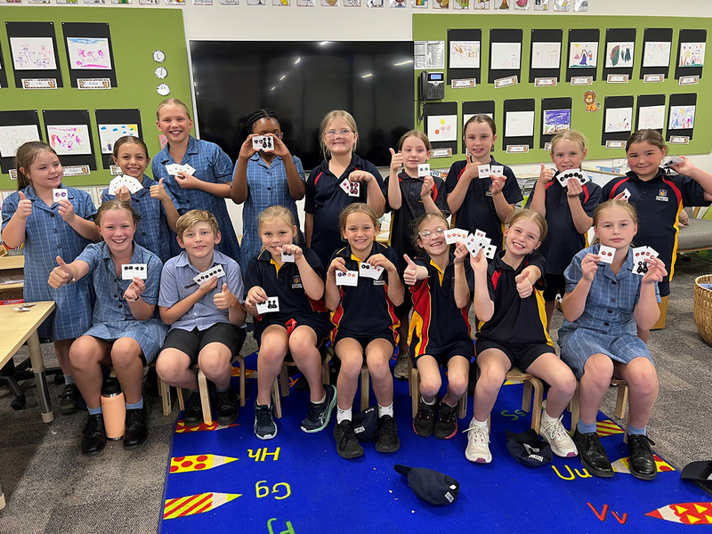 CHILDREN'S UNI > Earring making workshop 2.