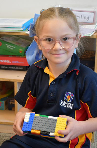 TERM 2 > Year 1 students working in the classroom.