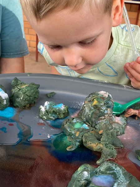 PLAYGROUP > Mini Mark's fun with STEM Discovery!
