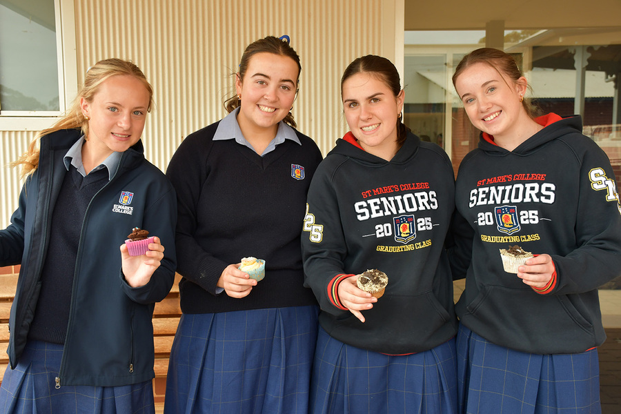 IMMERSION > Our Immersion students sold cupcakes at lunch time to raise money for the Philippines Immersion.