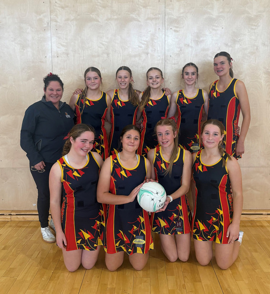 KNOCK OUT > Year 7-8 netball team.