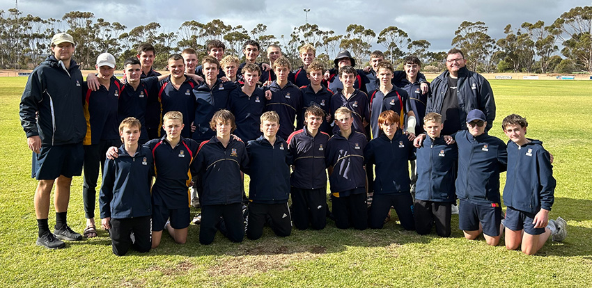 KNOCK OUT > Year 9-10 football team.
