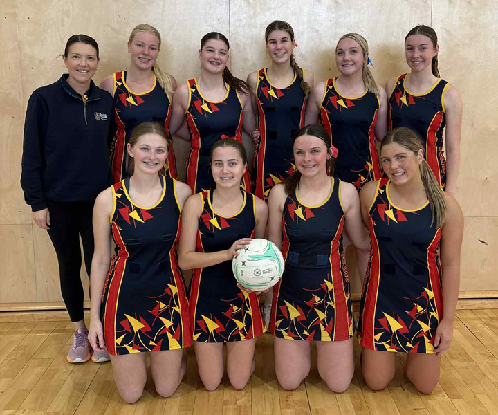 KNOCK OUT > Year 11-12 netball team.