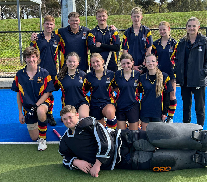 KNOCK OUT > Year 10-12 hockey team.