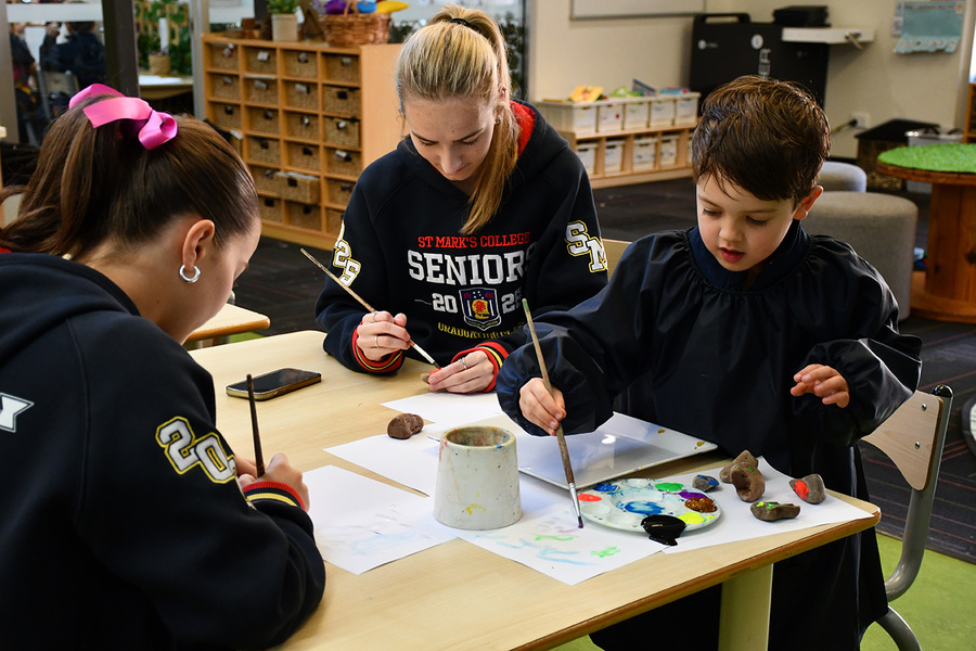 CHILD STUDIES > Year 12 students prepared a range of nature play activities for the Reception students.
