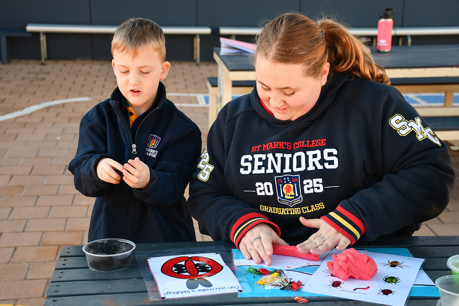 CHILD STUDIES > Year 12 students prepared a range of nature play activities for the Reception students.