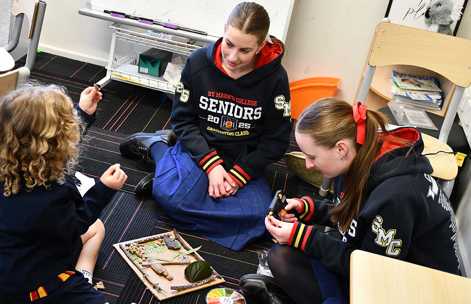 CHILD STUDIES > Year 12 students prepared a range of nature play activities for the Reception students.
