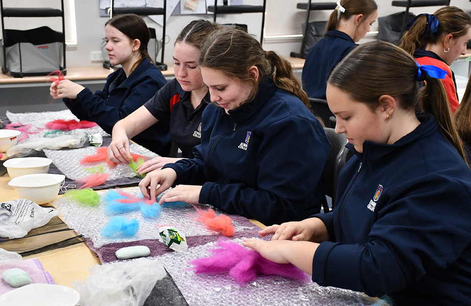 TEXTILES > Year 9 students learnt the art of wet felting to make gorgeous flowers.